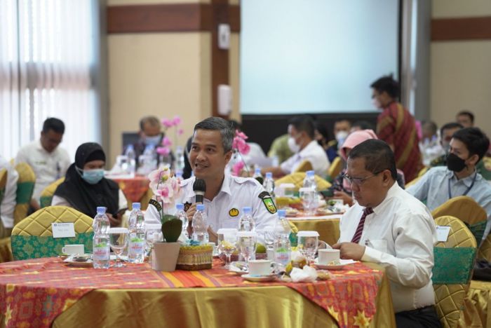 Diseminasi Pengembangan Produk dan Usaha Berbasis Kelapa Sawit, Ini Harapan Asisten II Setdaprov Ria